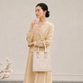 Cargar la imagen en la vista de la galería, Bolso tote de cuero genuino de lujo bordado a mano de Suzhou