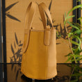 Cargar la imagen en la vista de la galería, SinoCrafted golden silk Xiangyunsha peony handbag with genuine leather handles