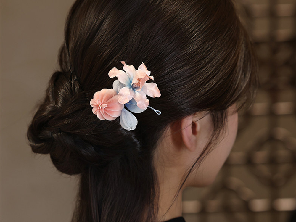 How to Style Ronghua Hairpins & Brooches
