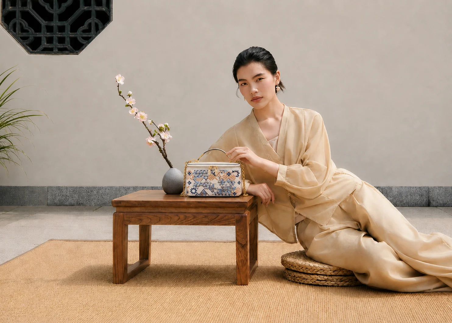 New Chinese Style Geometric Embroidered Mini Box Handbag, Gold Chain Top Handle Vanity Crossbody Purse