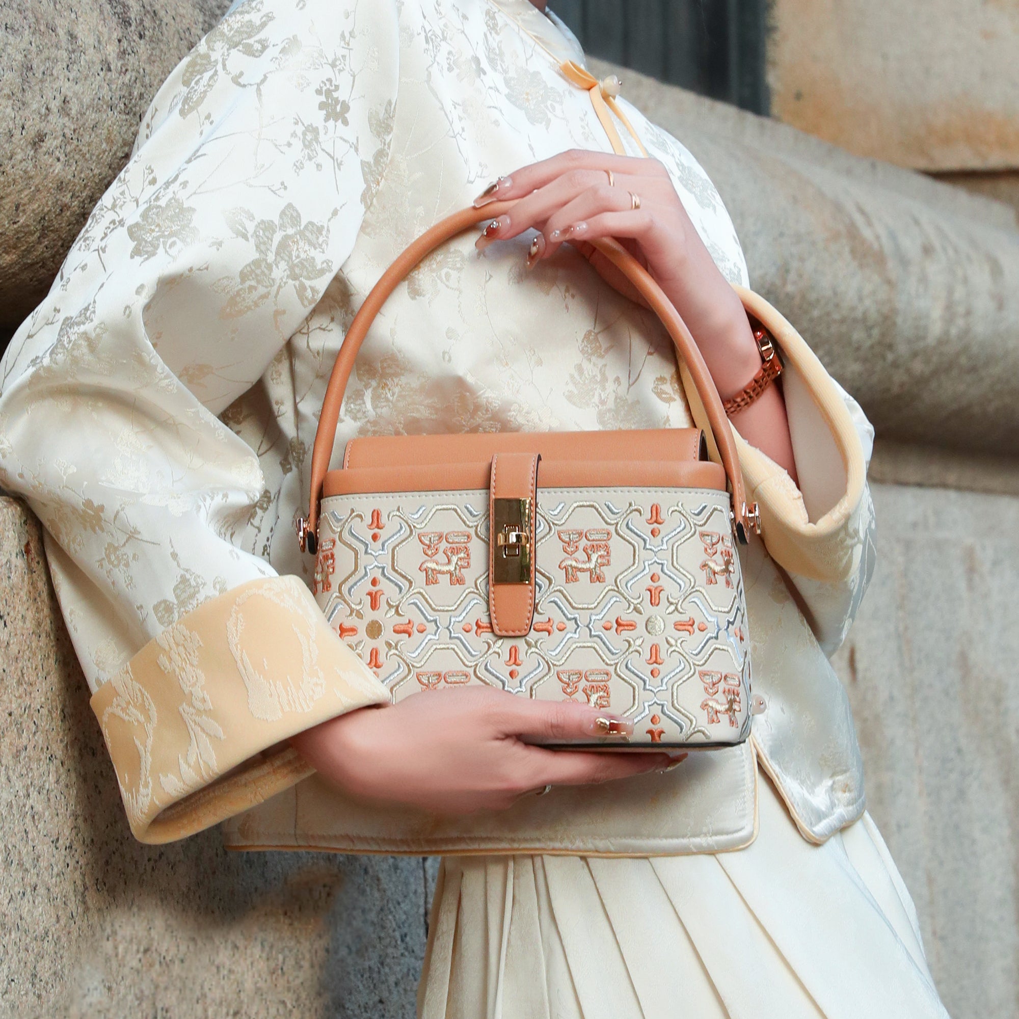 Luxury New Chinese Style Embroidery Genuine Leather Top-Handle Bag