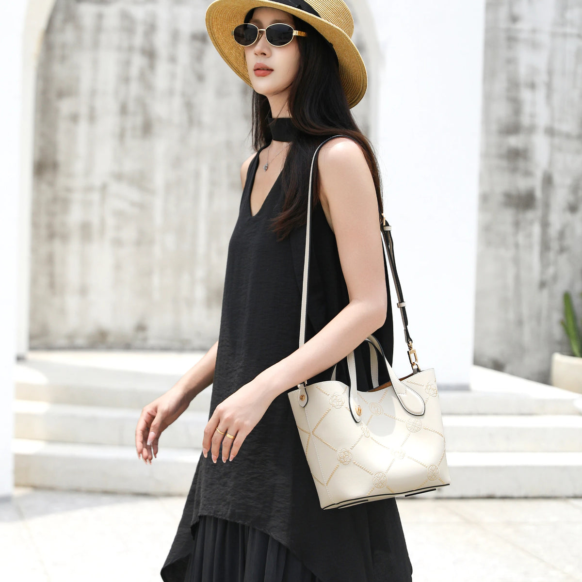 Borsa tote wing in vera pelle con ricamo Suzhou barocco dorato fatta a mano