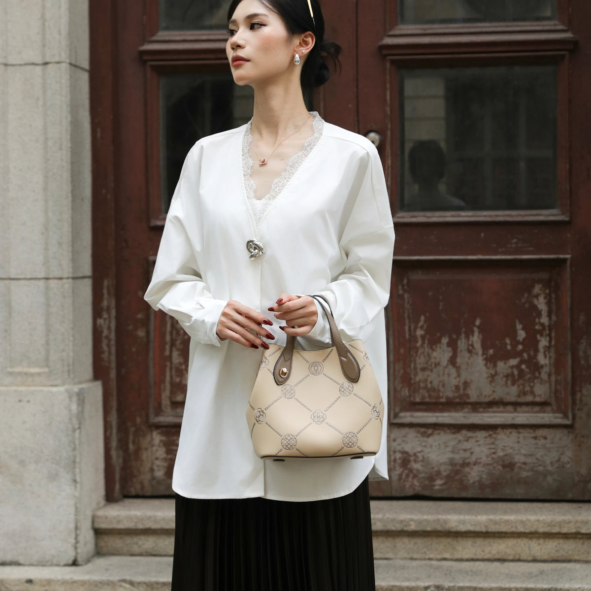 Borsa tote wing in vera pelle con ricamo Suzhou barocco dorato fatta a mano