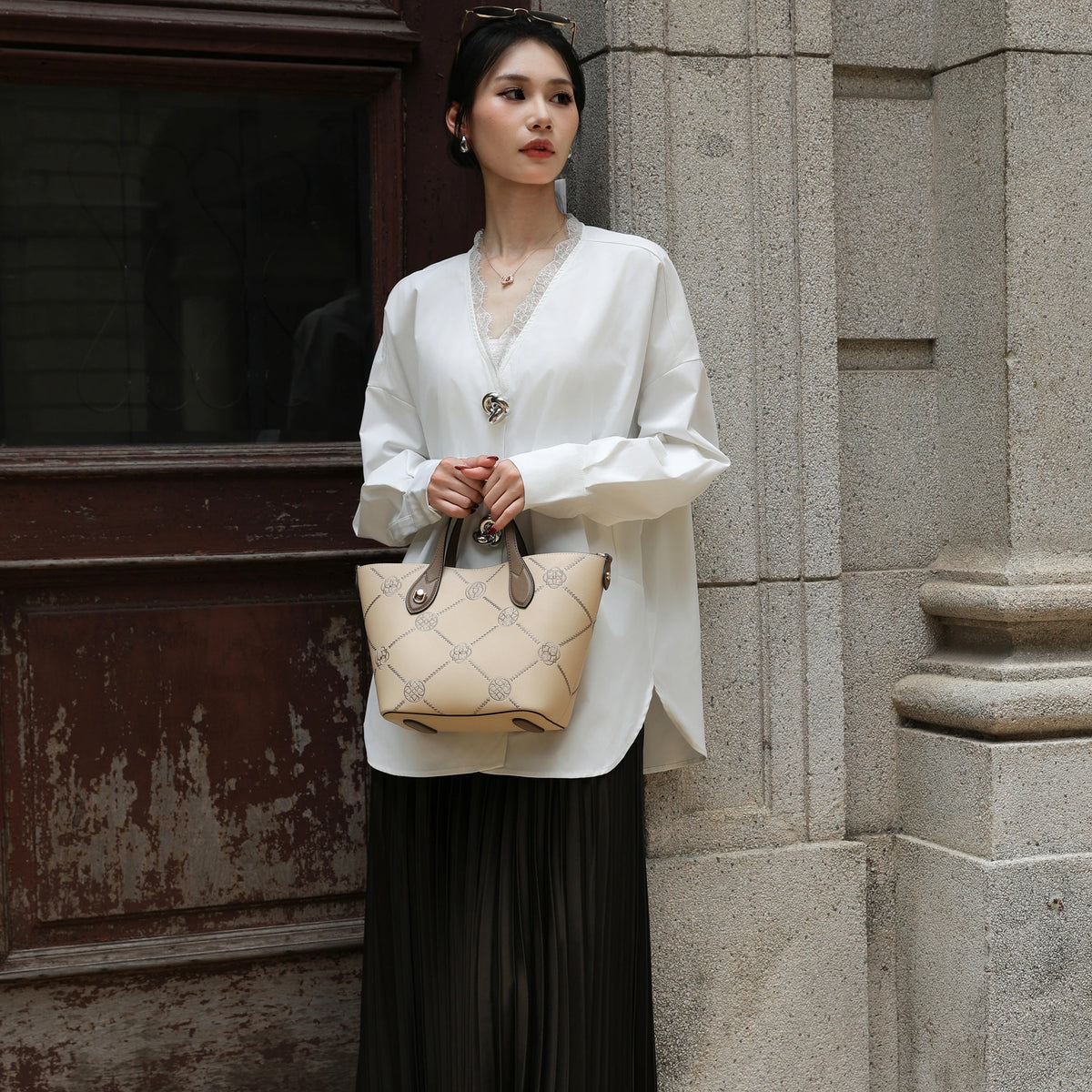 Borsa tote wing in vera pelle con ricamo Suzhou barocco dorato fatta a mano