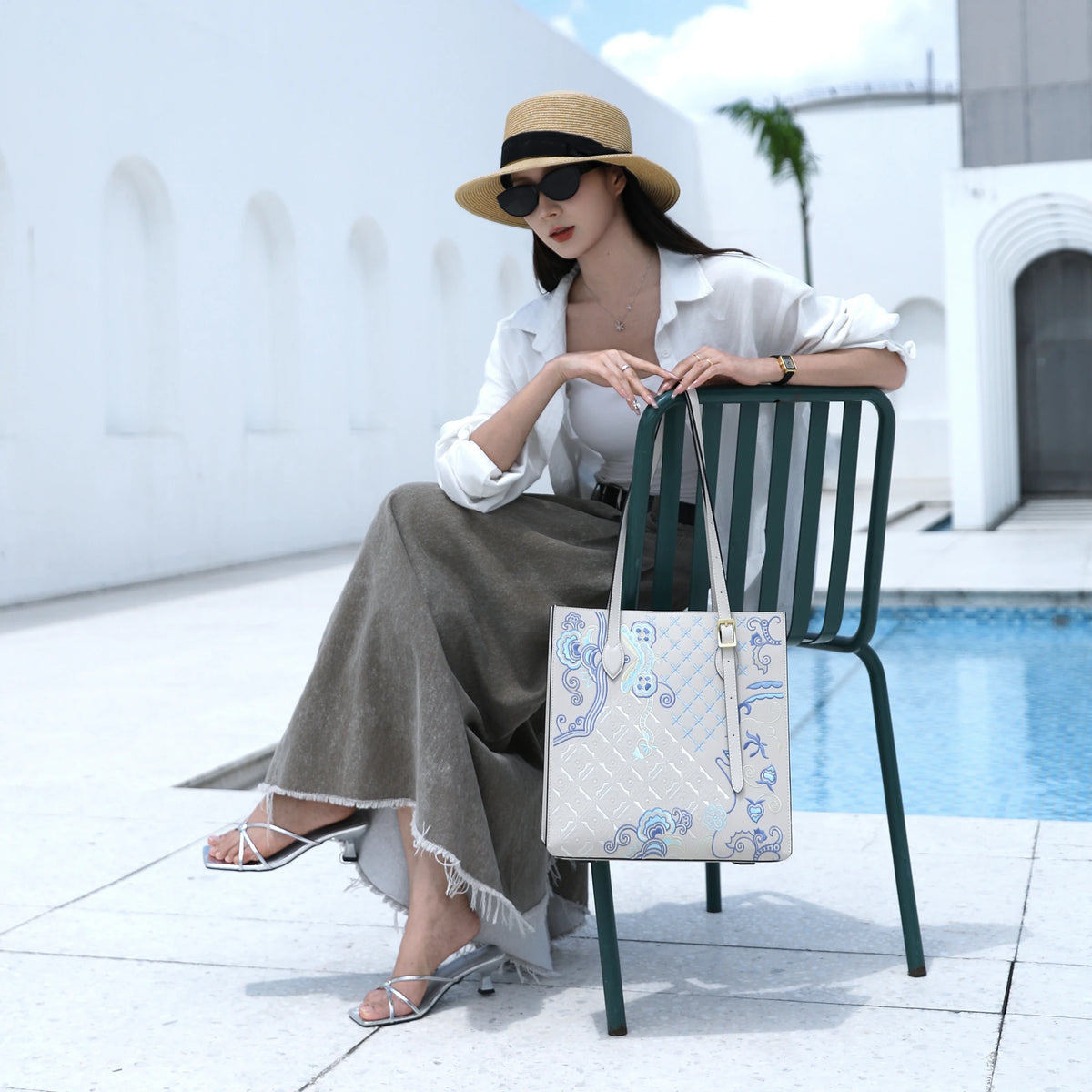 Borsa tote wing in vera pelle con ricamo Suzhou barocco dorato fatta a mano