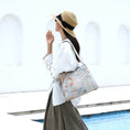 Carica l'immagine nel visualizzatore della galleria, Borsa tote wing in vera pelle con ricamo Suzhou barocco dorato fatta a mano
