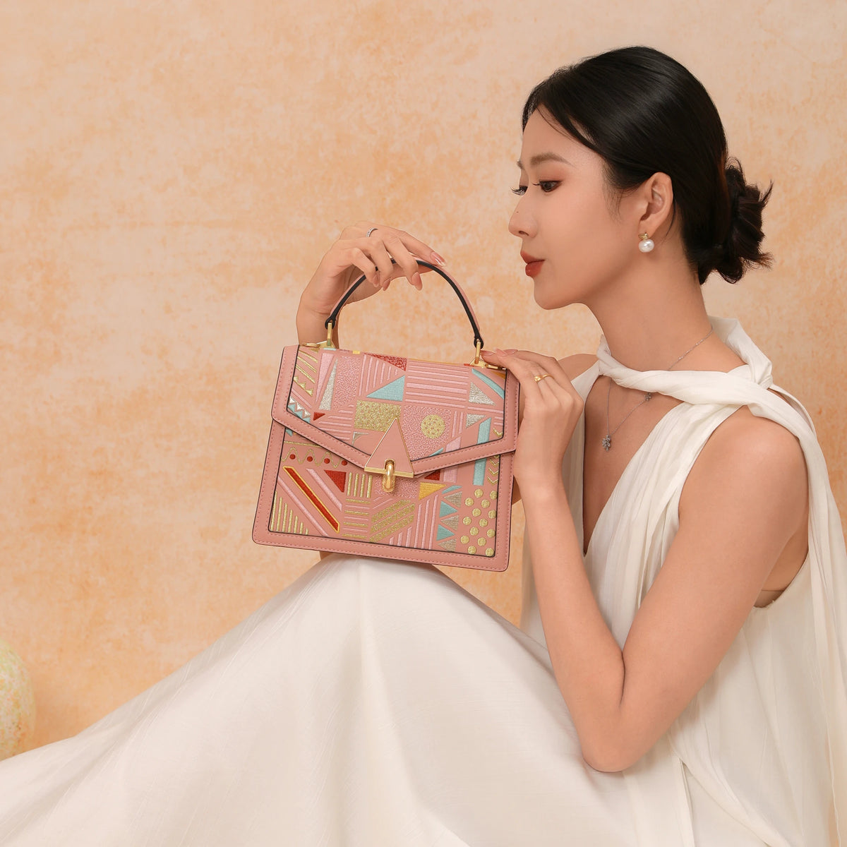 Handgemachte goldene barocke Suzhou bestickte Echtleder-Flügel-Tragetasche