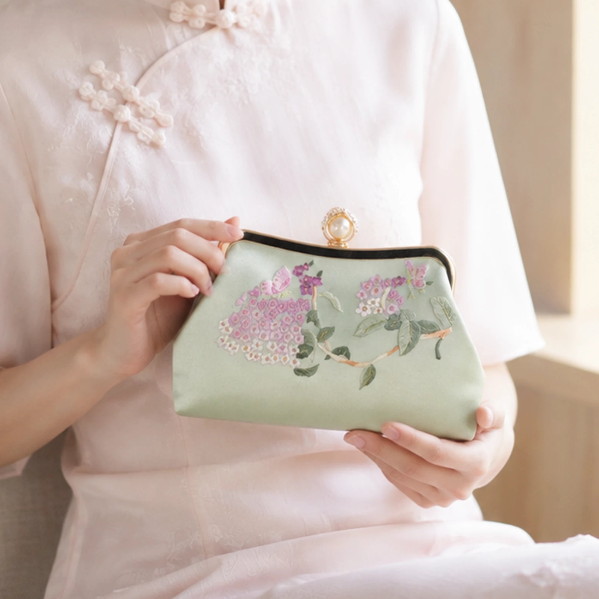 Chinoiserie Luxury Light Green Suzhou Embroidery Floral Mulberry Silk Frame Handbag