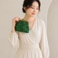 Carica l'immagine nel visualizzatore della galleria, Elegant Chinese Heritage Song Brocade Silk Handbag with Vintage Clasp Design
