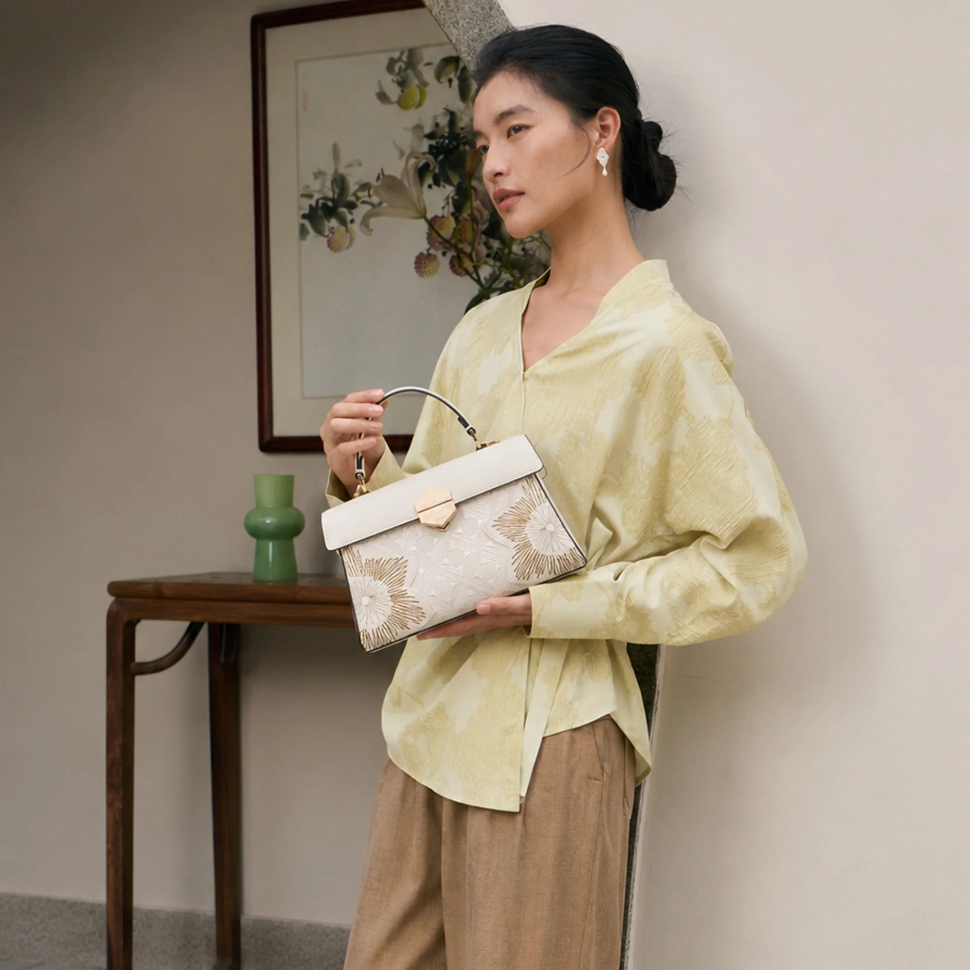 Luxury Heritage Radiant Bloom Embroidery Leather Flap Bag