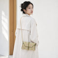 Bild in Galerie-Betrachter laden, Chinoiserie Luxury Song Brocade Scrolling Vine Kui Dragon Leather Clutch Bag
