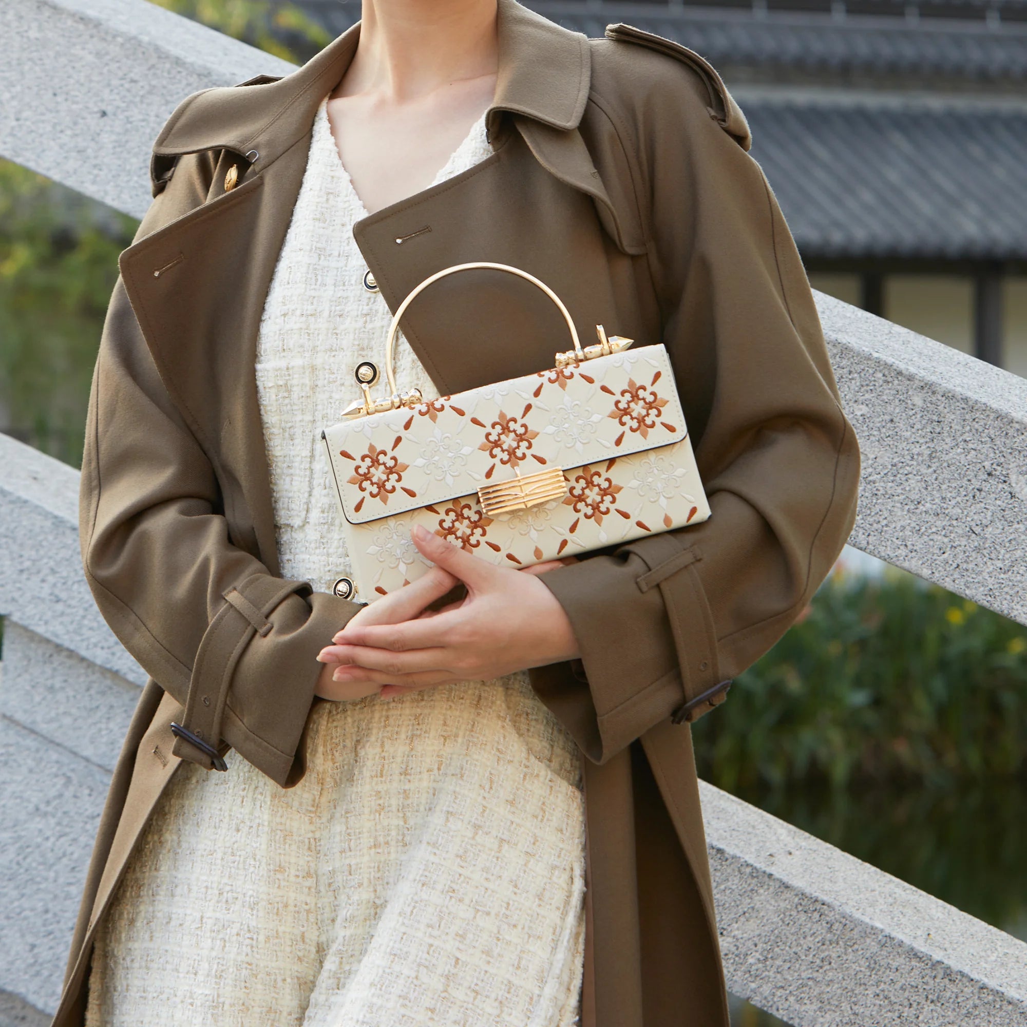 Luxurious Handmade Suzhou Embroidered Hard-Shell Leather Crossbody Bag