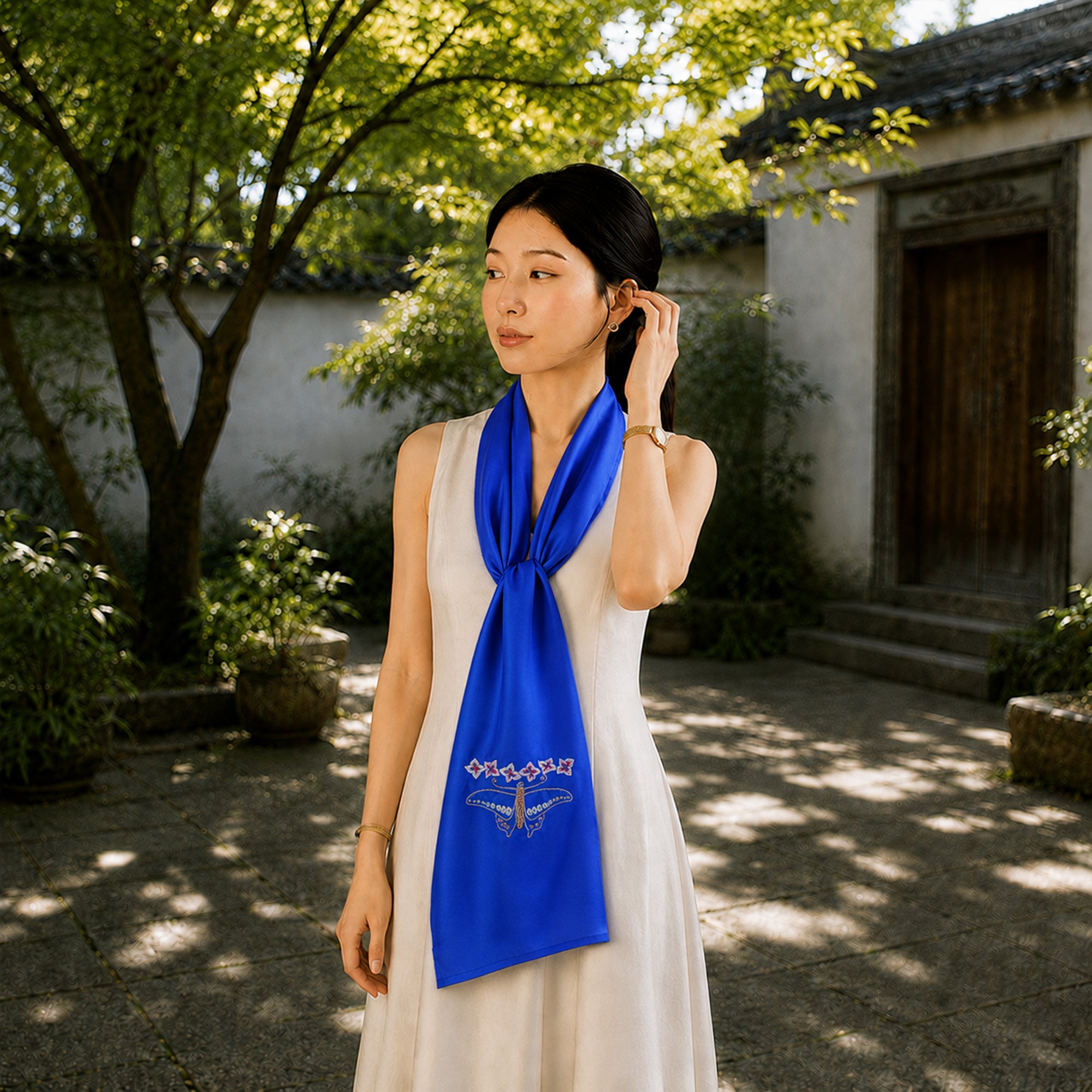 Hand-Embroidered Silk Scarf – Blue Elegance with Traditional Chinese Floral Motif