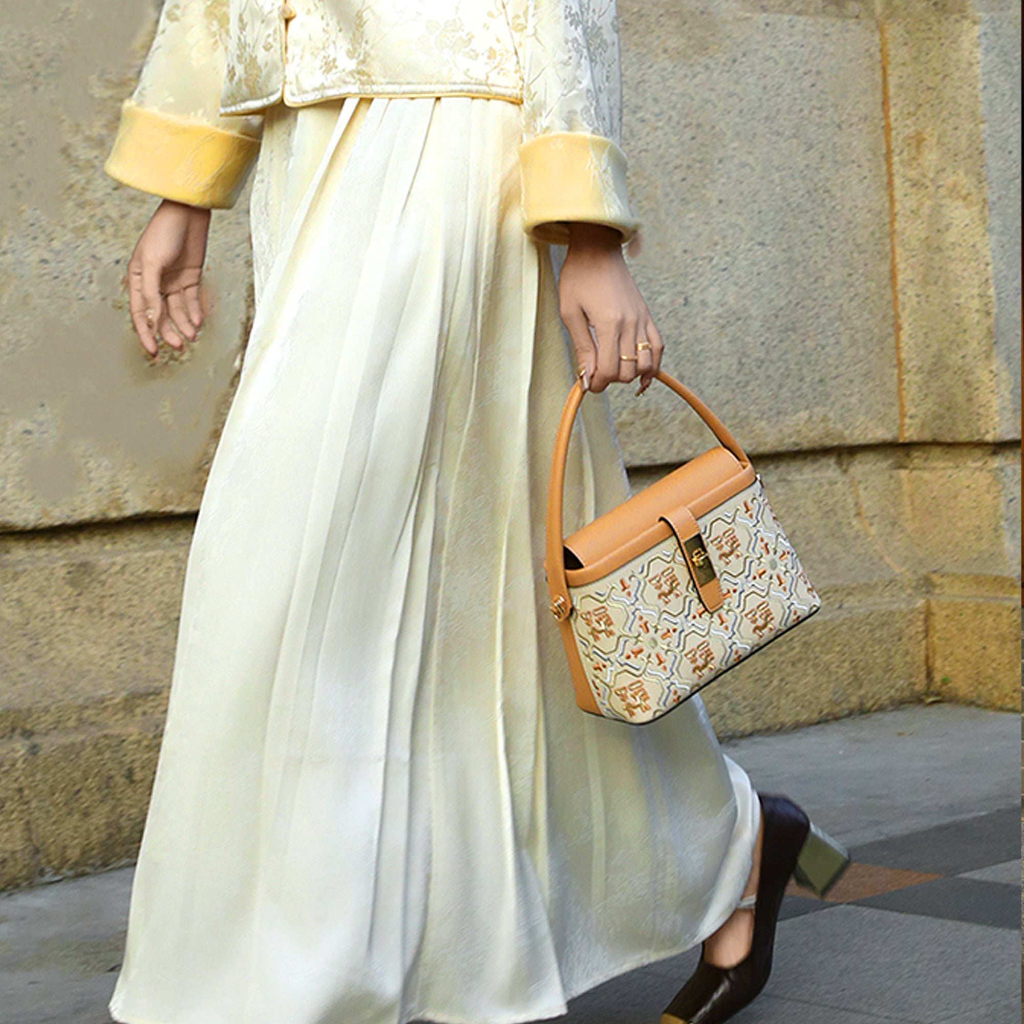 Luxury New Chinese Style Embroidery Genuine Leather Top-Handle Bag