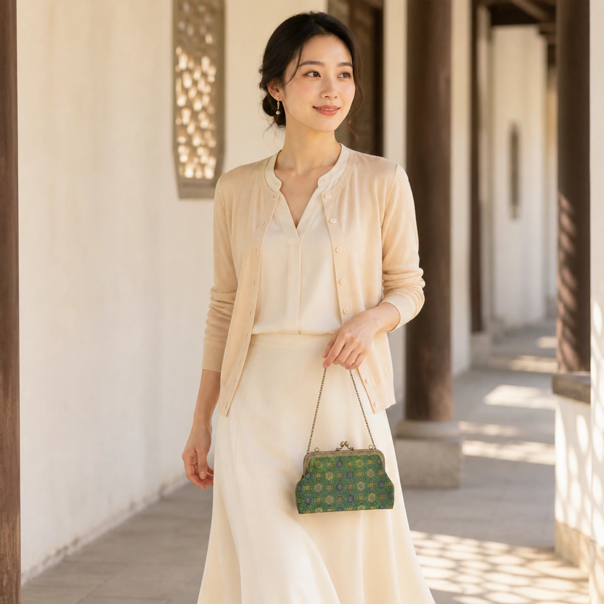 Elegant Chinese Heritage Song Brocade Silk Handbag with Vintage Clasp Design