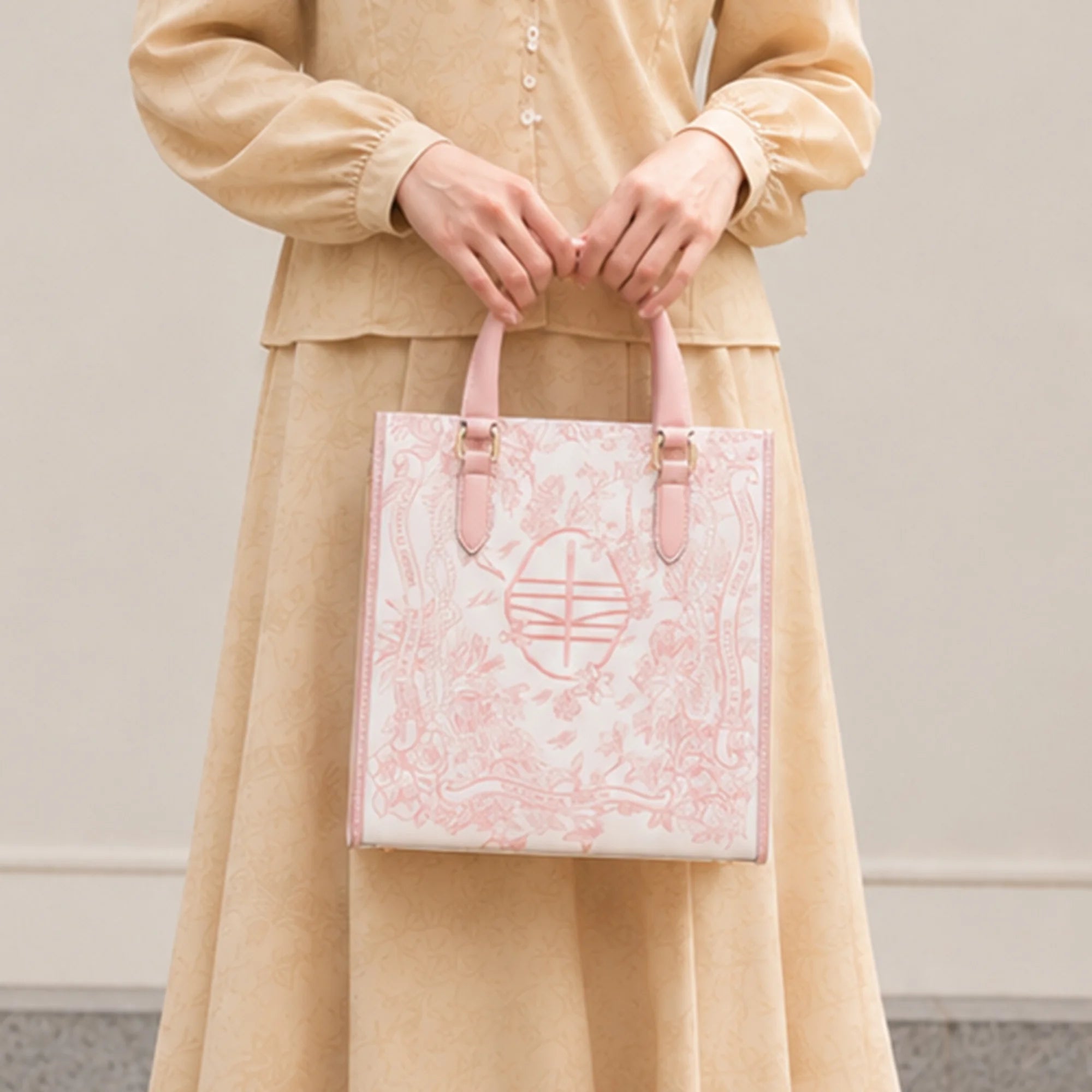 Luxury Heritage Vine & Fortune Su Embroidery Leather Handbag