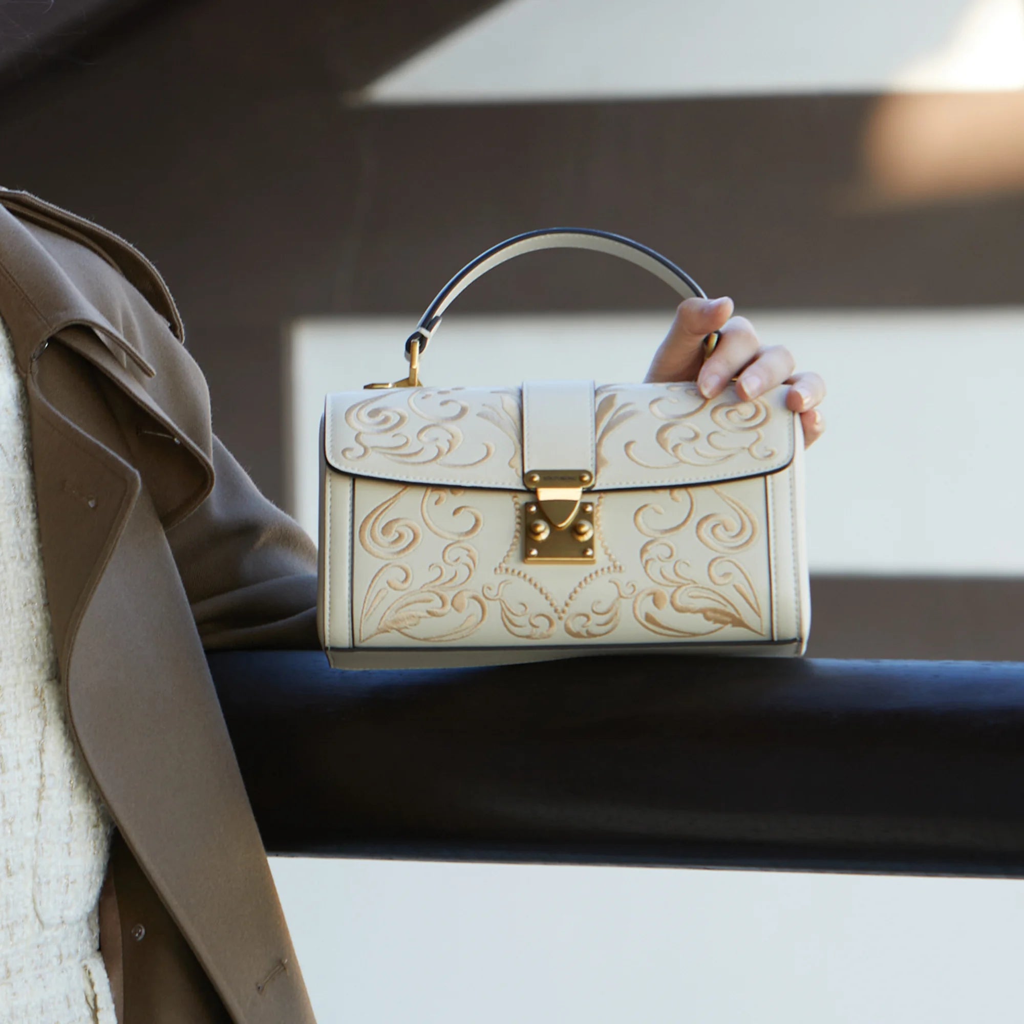 Heritage Dunhuang Cloud Motif Su Embroidery Leather Bucket Bag
