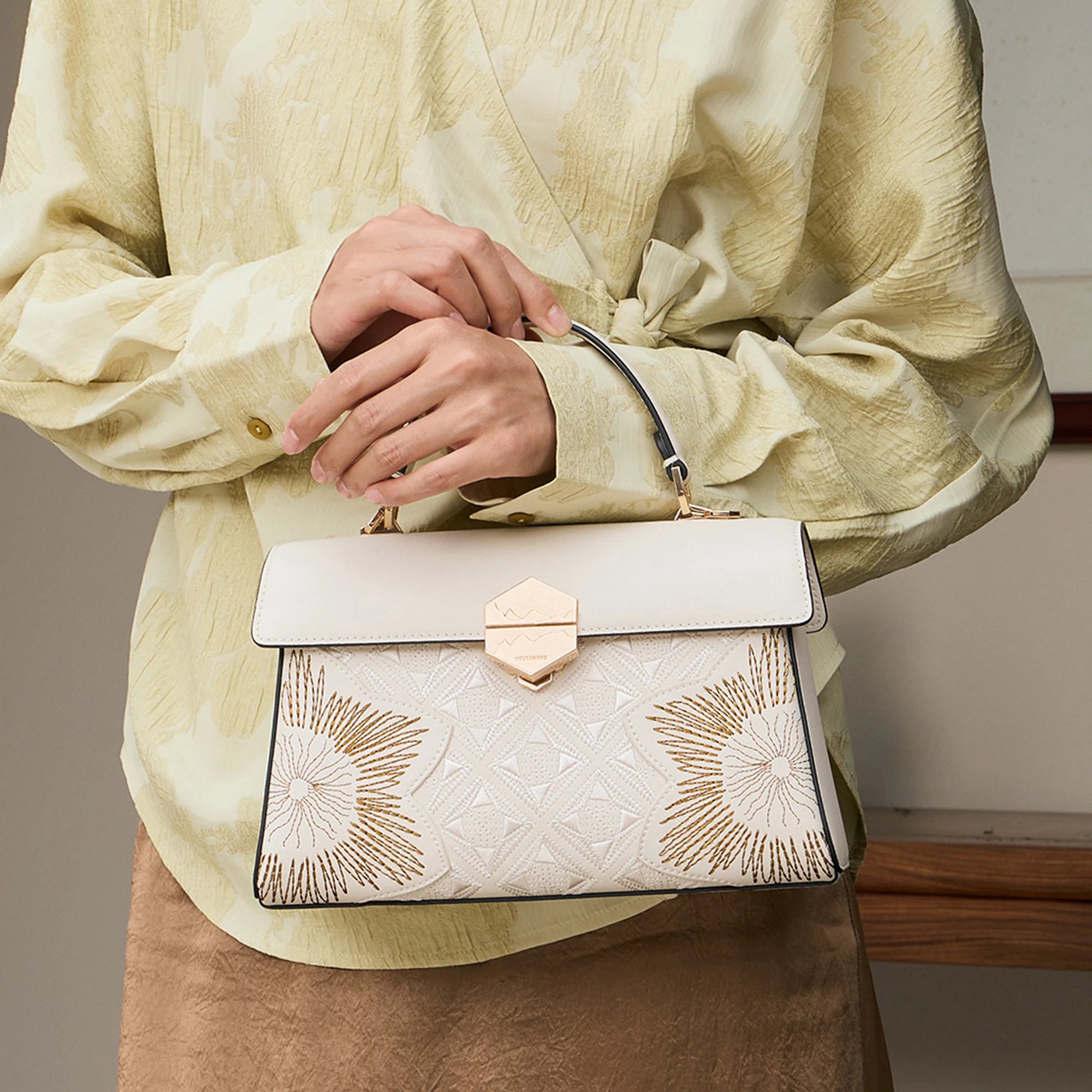 Luxury Heritage Radiant Bloom Embroidery Leather Flap Bag