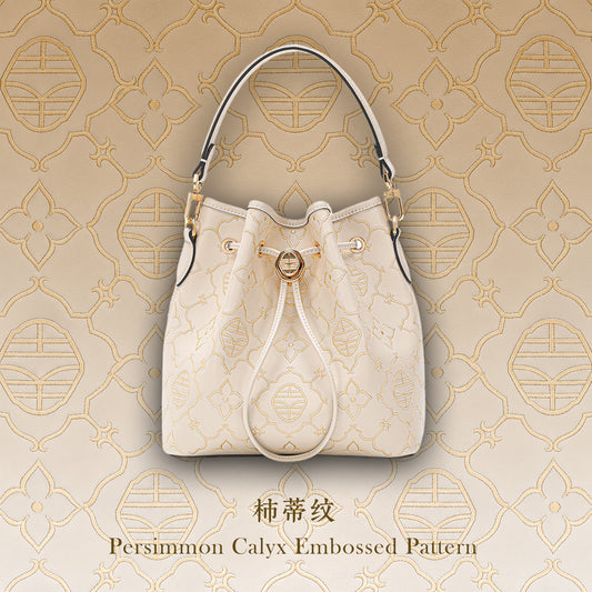 Bolso Bandolera de Piel Genuina Bordado con Motivo Oriental Repujado