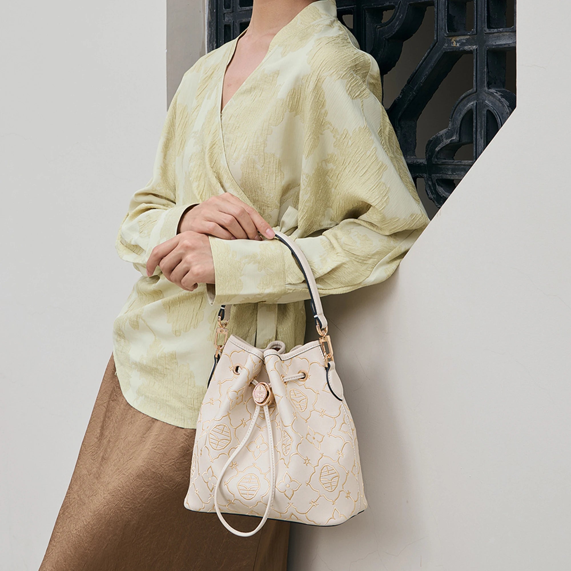 Embroidery Genuine Leather Crossbody Handbag with Oriental Embossed Motif