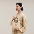 Bild in Galerie-Betrachter laden, Dunhuang Schriftrollen Gras-Motiv Suzhou-Stickerei Handgefertigte Leder-Tragetasche
