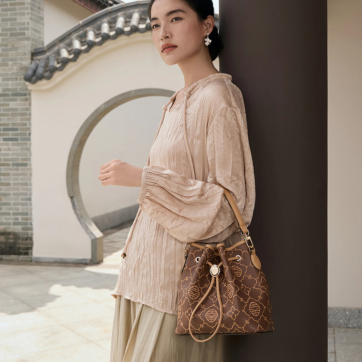 Luxury Chinese "Xing" Lucky Embroidered Leather Eastern Fortune Bucket Bag