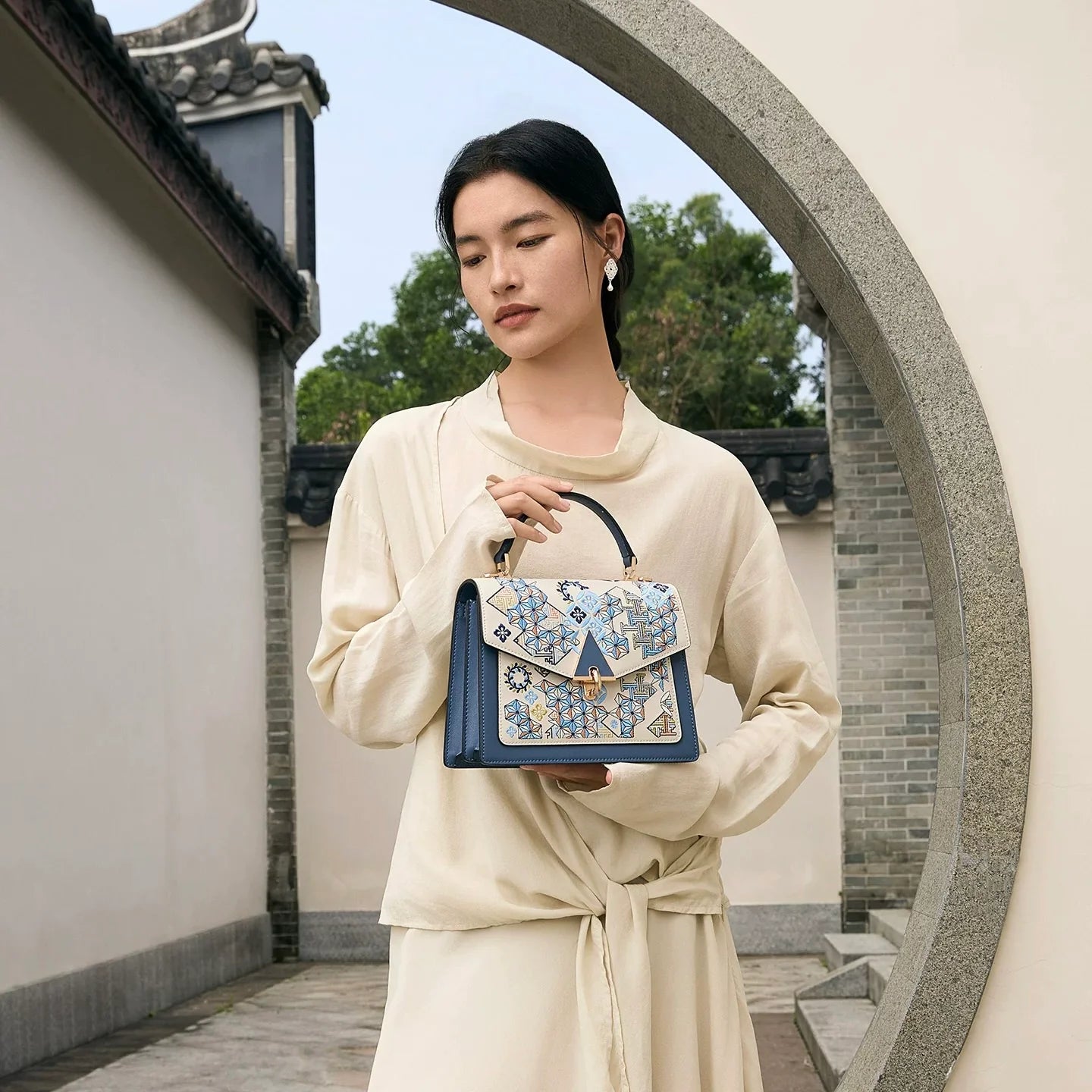Luxury Handmade Suzhou Embroidery Leather Handbag with Geometric Pattern