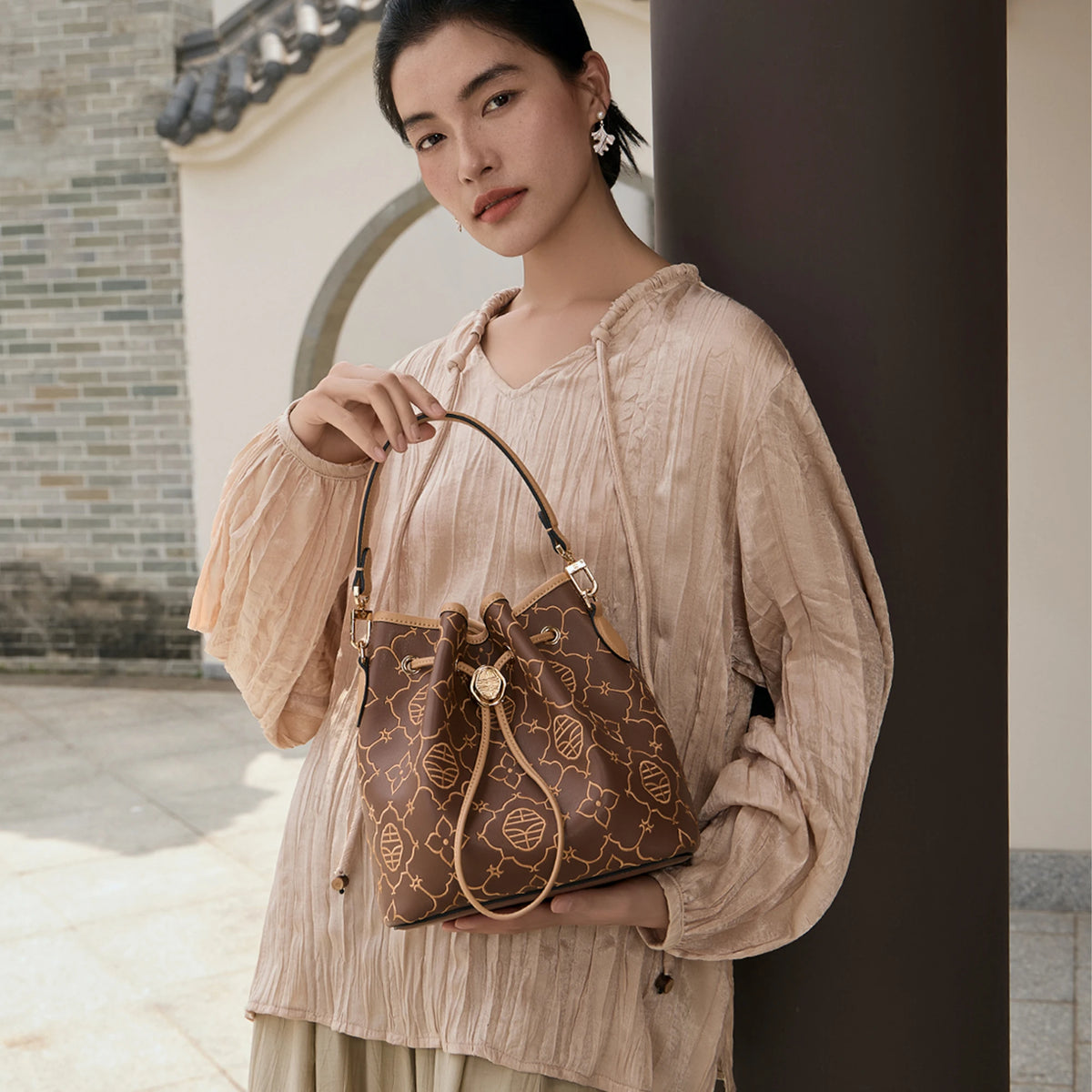 Luxury Chinese "Xing" Lucky Embroidered Leather Eastern Fortune Bucket Bag