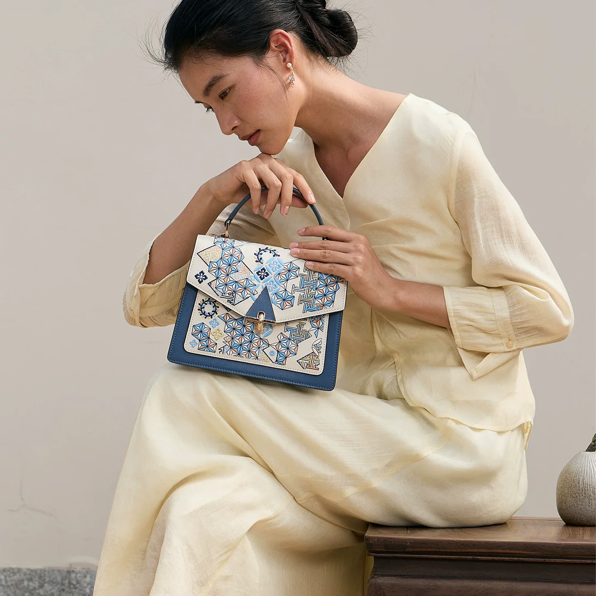 Luxury Handmade Suzhou Embroidery Leather Handbag with Geometric Pattern