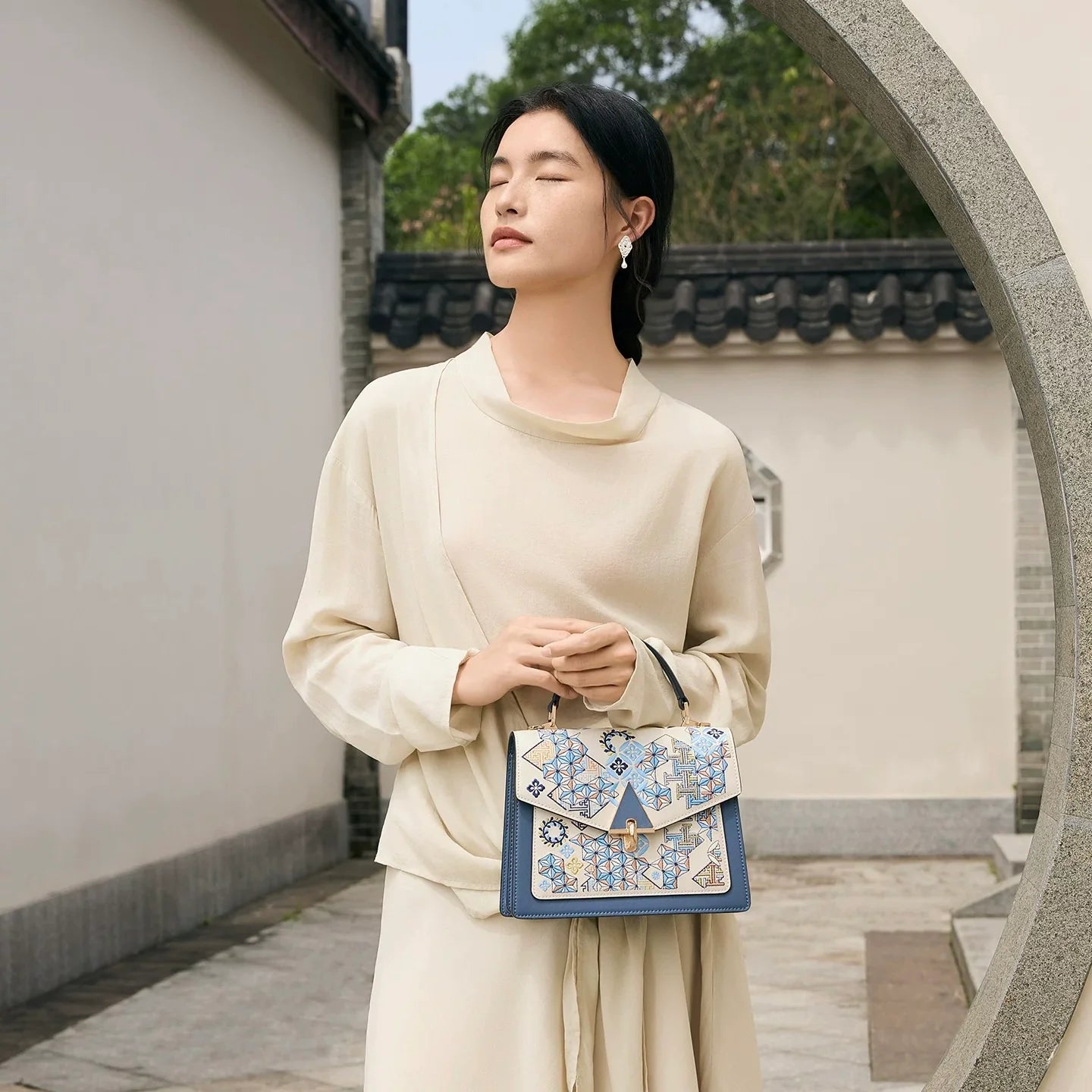 Luxury Handmade Suzhou Embroidery Leather Handbag with Geometric Pattern