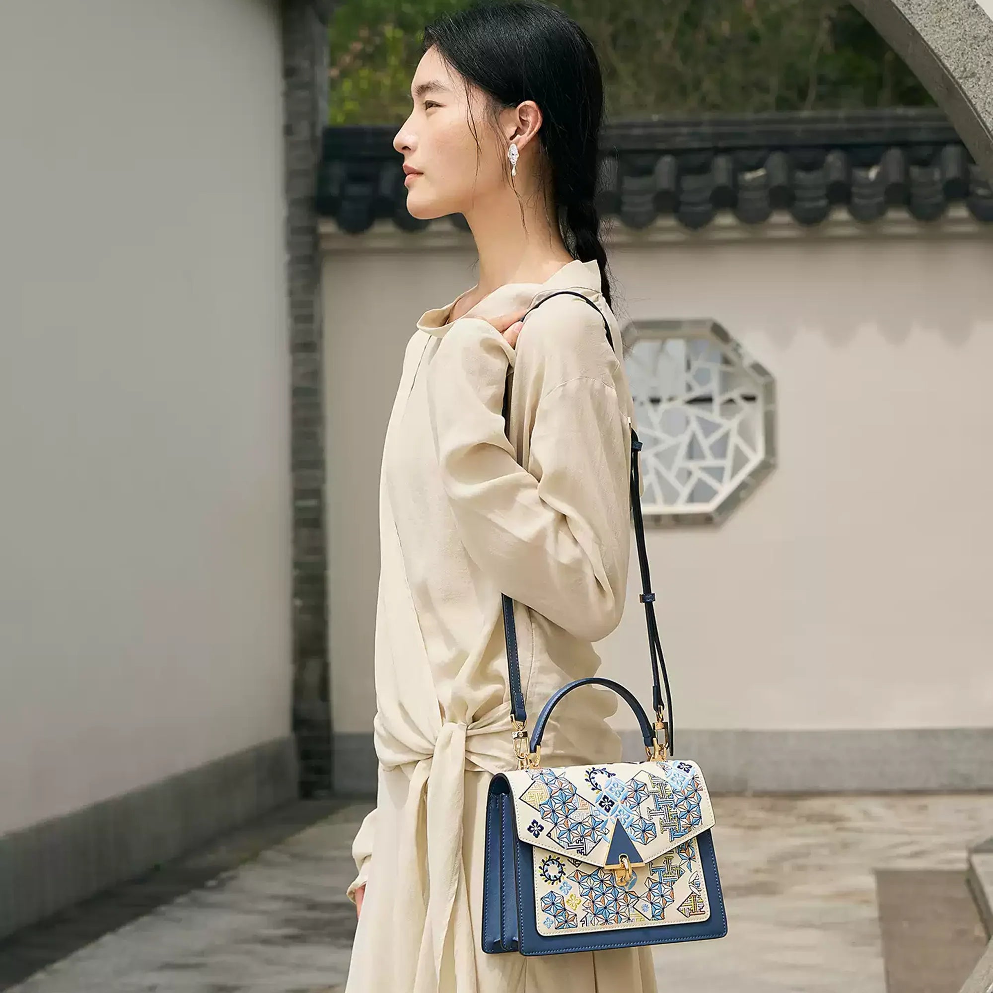 Luxury Handmade Suzhou Embroidery Leather Handbag with Geometric Pattern