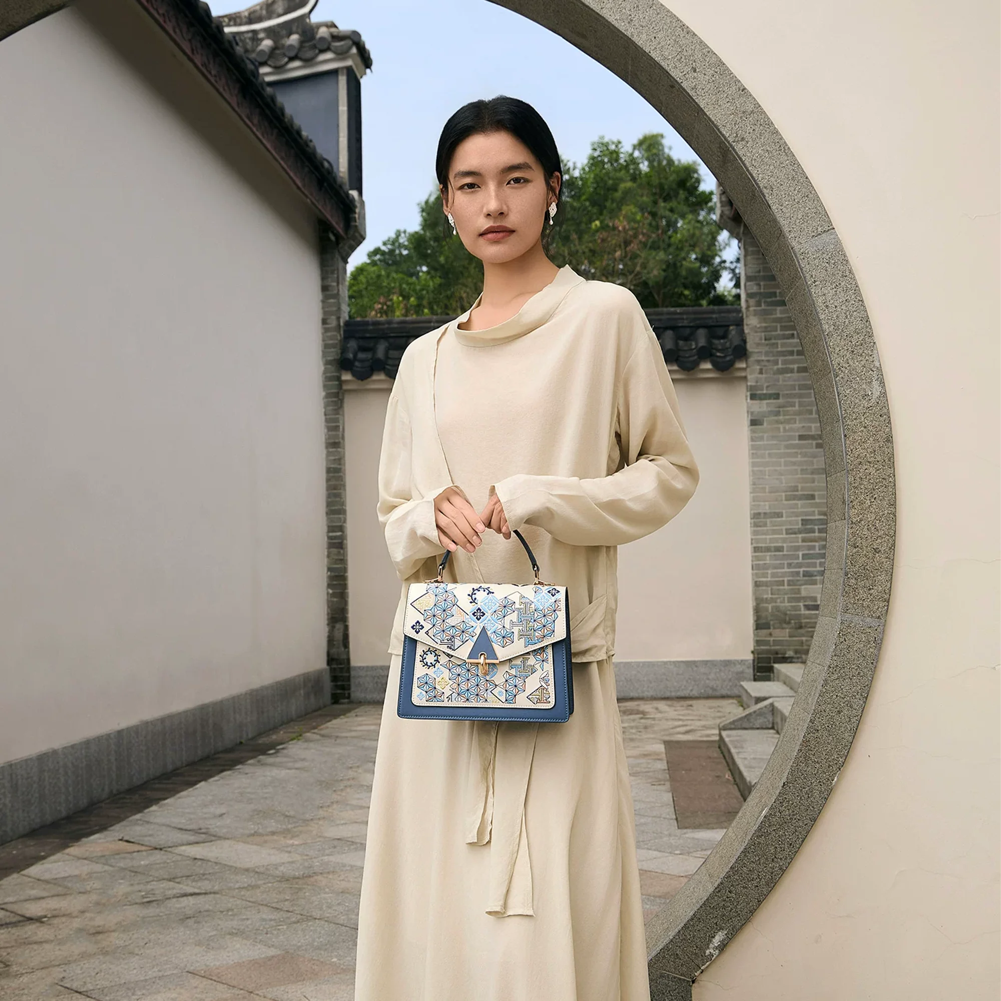 Luxury Handmade Suzhou Embroidery Leather Handbag with Geometric Pattern