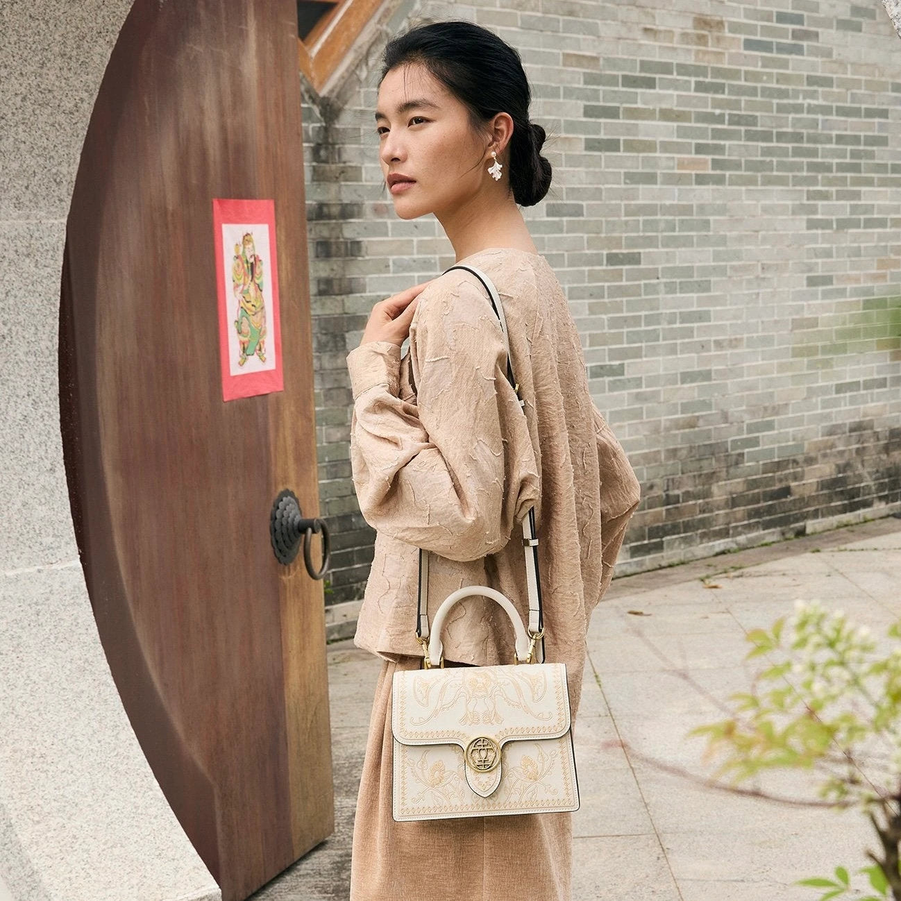 Luxury Chinese Embroidered Leather Handbag with Morning Glory Motifs