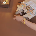 Video in Galerie-Betrachter laden und wiedergeben, Dunhuang Schriftrollen Gras-Motiv Suzhou-Stickerei Handgefertigte Leder-Tragetasche
