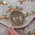 Reproducir el video en la vista de la galería, Bolso Bandolera Floral Wave de Cuero Genuino Bordado Suzhou

