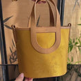 Video in Galerie-Betrachter laden und wiedergeben, Luxury Silk Xiangyunsha Golden Peony Leather Handbag
